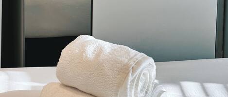 4 bedrooms, in-room safe, iron/ironing board, WiFi