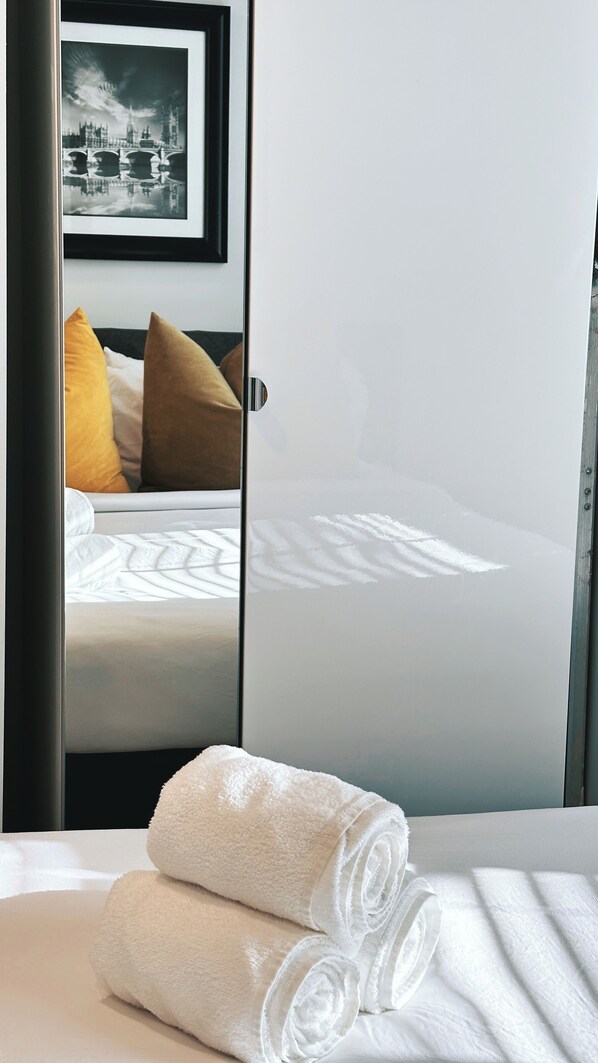 4 bedrooms, in-room safe, iron/ironing board, WiFi