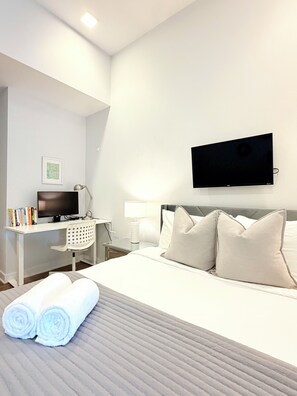 4 bedrooms, in-room safe, desk, iron/ironing board