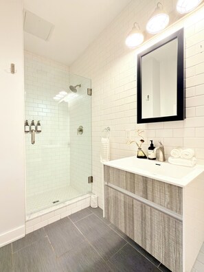 Shower, hair dryer, towels, shampoo