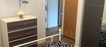 Spacious 4BR Apt, Sleeps 8, Downtown by Theaters