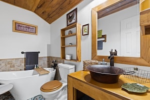 Douche, séchoir à cheveux, serviettes fournies, savon