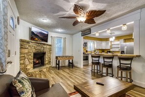 Smart-TV, Kamin, Tischfußball