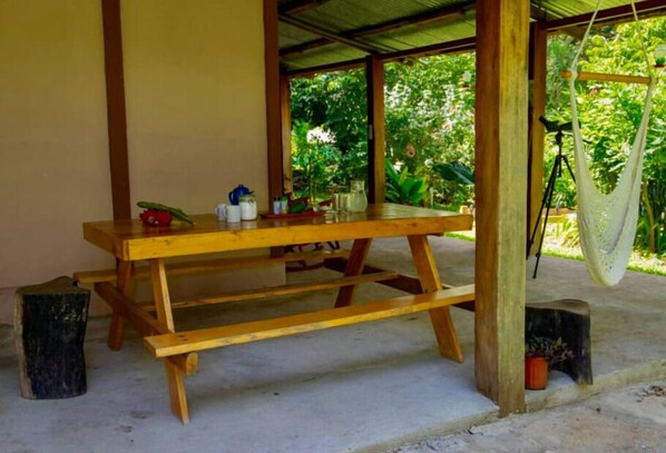 Family Double Room, Multiple Beds, Private Bathroom, Garden View | Living area