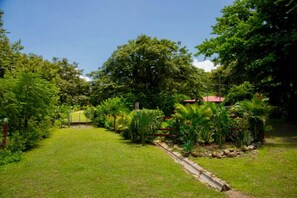 Family Double Room, Multiple Beds, Private Bathroom, Garden View | Living area