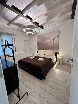 2 bedrooms, in-room safe, iron/ironing board, free WiFi
