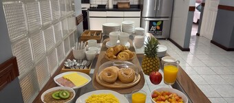 Welcoming bed & breakfast with AC in Alajuela, near the airport,15 minutes away.