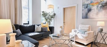 5BR 2BA • Sleeps 10 • Downtown • Near CC/Theaters