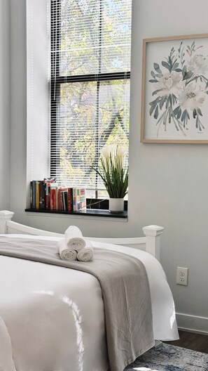 5 Schlafzimmer, Zimmersafe, Schreibtisch, Bügeleisen/Bügelbrett