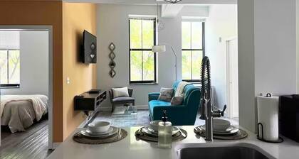 5BR 2BA âą Sleeps 10 âą Downtown âą Near CC/Theaters