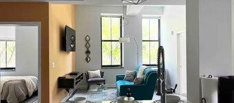 5BR 2BA âą Sleeps 10 âą Downtown âą Near CC/Theaters