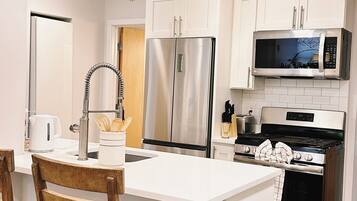 冰箱、微波炉、炉灶、洗碗机