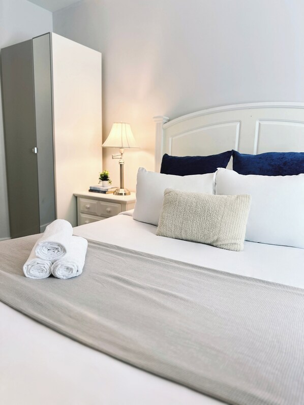 5 bedrooms, in-room safe, desk, iron/ironing board