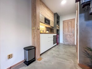 Fridge, microwave, oven, cookware/dishes/utensils