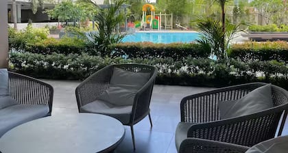 Central Davao Condo • Pool & Gym • Smart TV & Netflix • Near Mall & Night Market