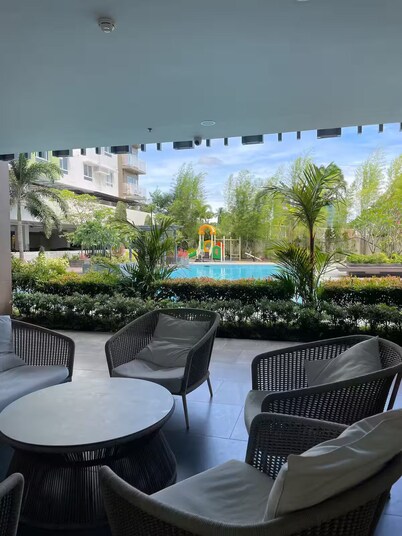 Central Davao Condo • Pool & Gym • Smart TV & Netflix • Near Mall & Night Market