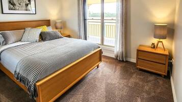 3 makuuhuonetta, silitysrauta/-lauta, vuodevaatteet