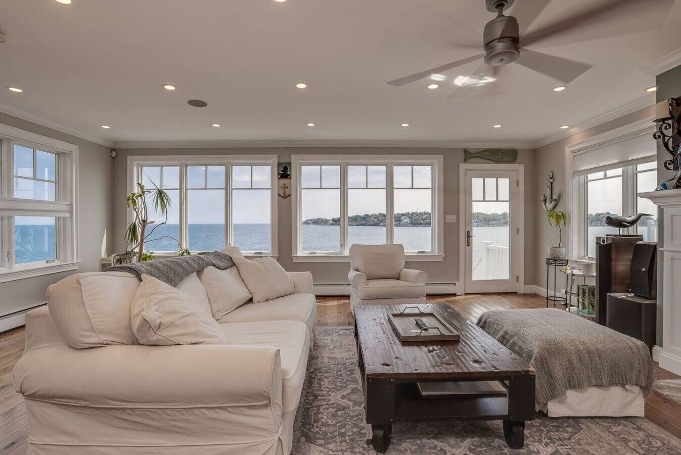 TV, fireplace, stereo