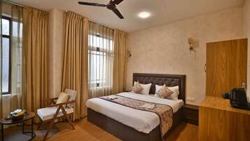 Desk, laptop workspace, free WiFi