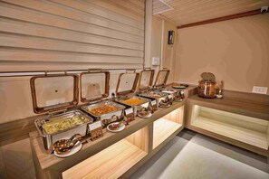 Daily to-go breakfast for a fee - New green meadows (Srinagar)