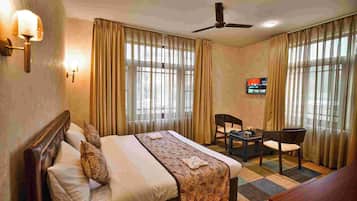 Desk, laptop workspace, free WiFi