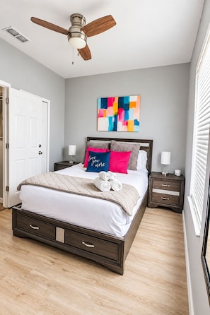 Room - Charming 1-bedroom estate with AC, fitness room in wonderful Davenport (Davenport)