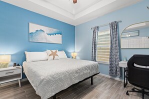 3 bedrooms, desk, iron/ironing board, travel cot - The Aqua Vista, 3/2, 10 min walk to the beach (Panama City Beach)
