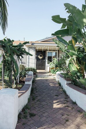 Exterior detail - Cozy Mira Mesa Guest Unit w Private Entrance, Kitchenette & Bath #1 (San Diego)