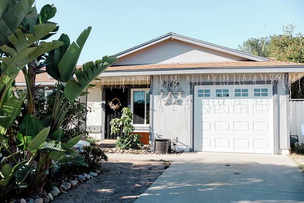 Exterior - Cozy Mira Mesa Guest Unit w Private Entrance, Kitchenette & Bath #1 (San Diego)