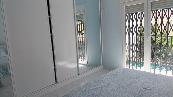 3 bedrooms, iron/ironing board, travel cot, free WiFi