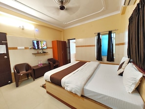 Standard Double Room, Air conditioning | Hypo-allergenic bedding, desk, soundproofing, free WiFi