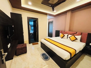Deluxe Double Room, Air conditioning | View from room