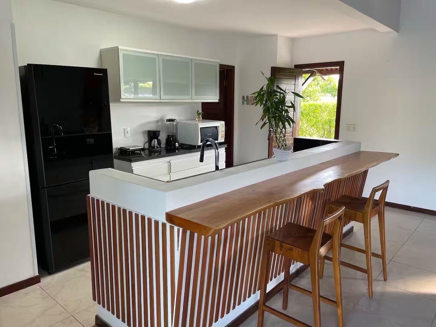 Oven, stovetop, coffee/tea maker, electric kettle