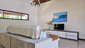 Ferros/tábuas de passar roupa, acesso à internet, roupa de cama