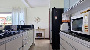 Oven, stovetop, coffee/tea maker, electric kettle