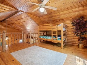 3 bedrooms, desk, WiFi, bed sheets