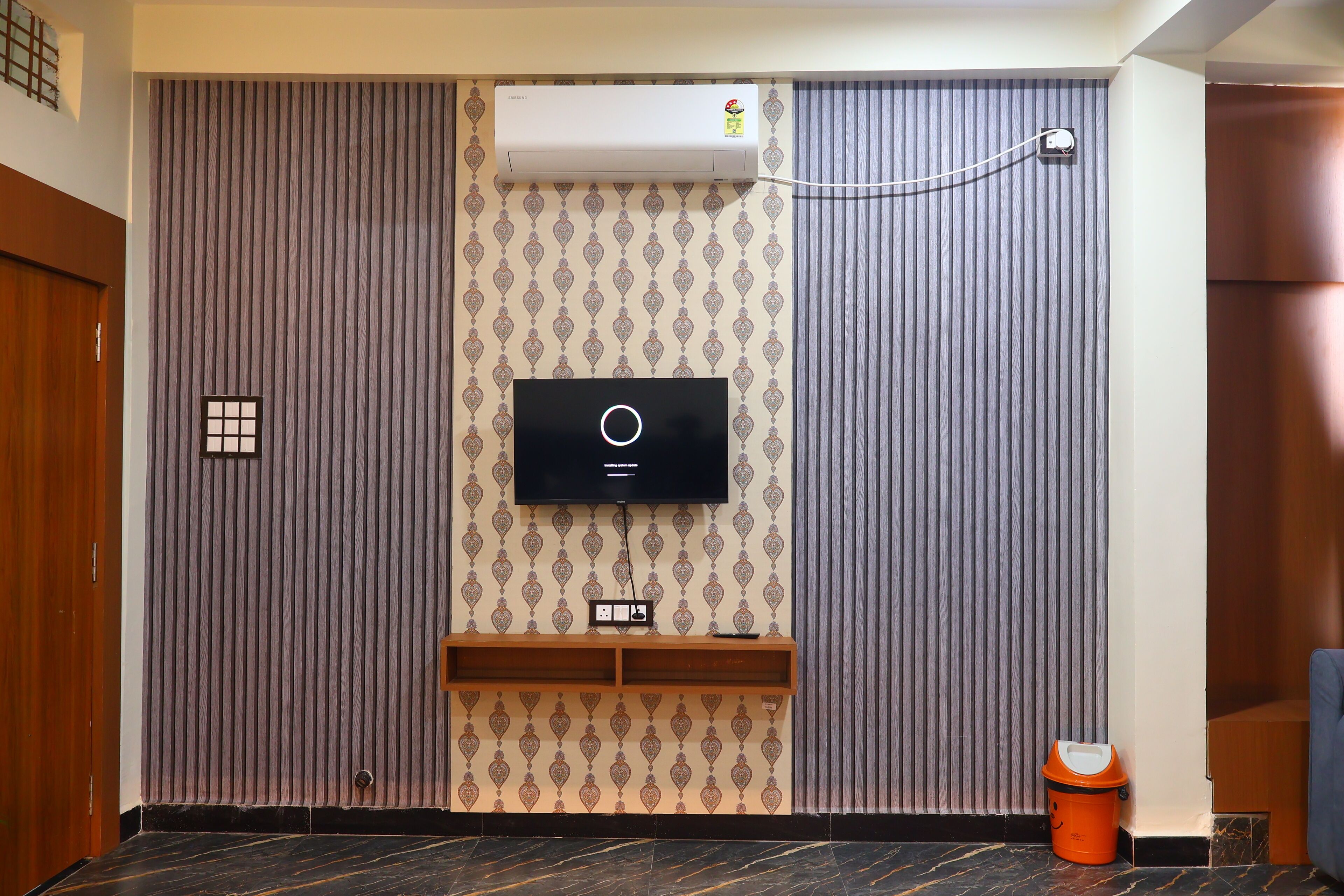 Egyptian cotton sheets, premium bedding, desk, laptop workspace