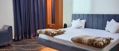 Phòng Superior | Bộ trải giường bằng vải cotton Ai Cập, bộ đồ giường cao cấp, bàn