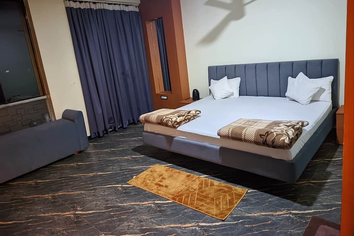 Superior Room | Egyptian cotton sheets, premium bedding, desk, laptop workspace