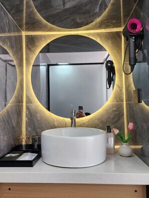 Comfort Double Room, City View | Bathroom