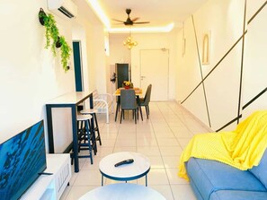 Basic Apartment | Living area