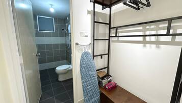 Basic Apartment | Bathroom