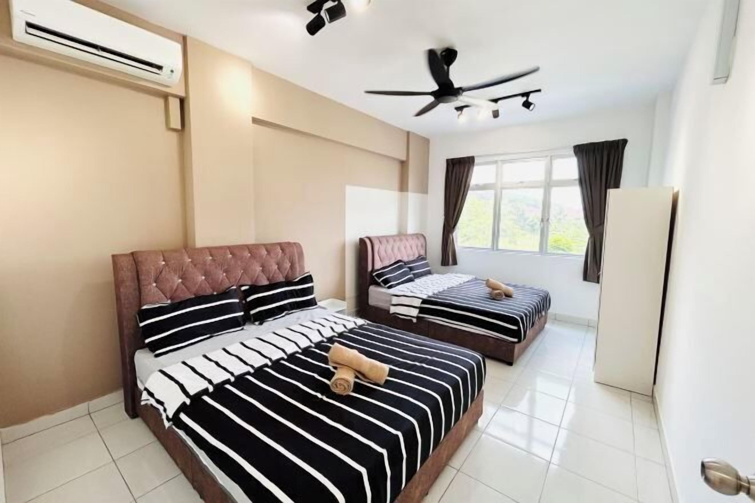 Bàn ủi/dụng cụ ủi quần áo, truy cập Internet không dây miễn phí 