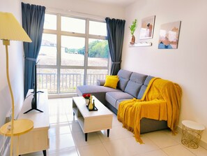 Basic Apartment | Living area