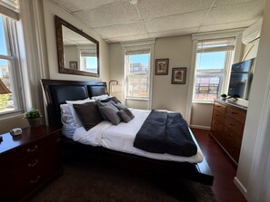 3 bedrooms, in-room safe, iron/ironing board, travel crib