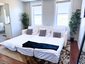 3 bedrooms, in-room safe, iron/ironing board, travel cot