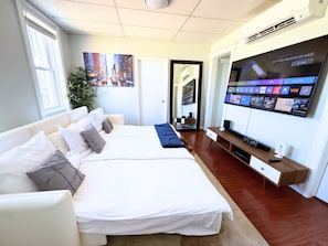 3 bedrooms, in-room safe, desk, iron/ironing board