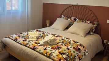 3 bedrooms, iron/ironing board, free WiFi, bed sheets