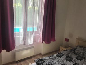 3 habitaciones, tabla de planchar con plancha, wifi y ropa de cama