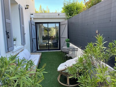 Guest House at the foot of the Marseilles hills in Marcel Pagnol's village